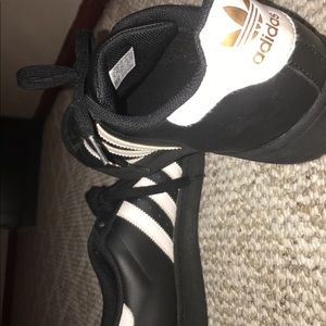 Addidas ( Black Superstars)